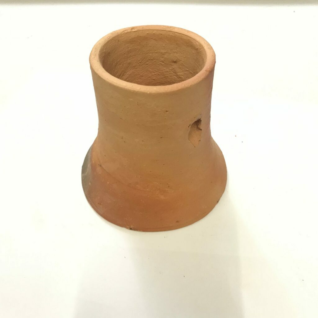 Clay Water Bottle Stand - ที่ตั้งขวดน้ำดินเผาฐานกว้าง (10940)