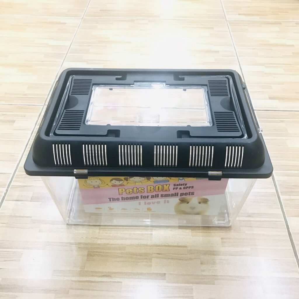 พบคำแนะนำในการเลือกกรงนกที่สมบูรณ์แบบ 8 Black Lid Acrylic Box - กล่องอะคริลิค (26x26x20cm) (12535)