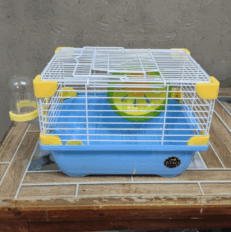 Kiao Hamster Cage 622 - กรงแฮมสเตอร์ พร้อมล้อวิ่งและขวดน้ำ (22.5x17x16cm)