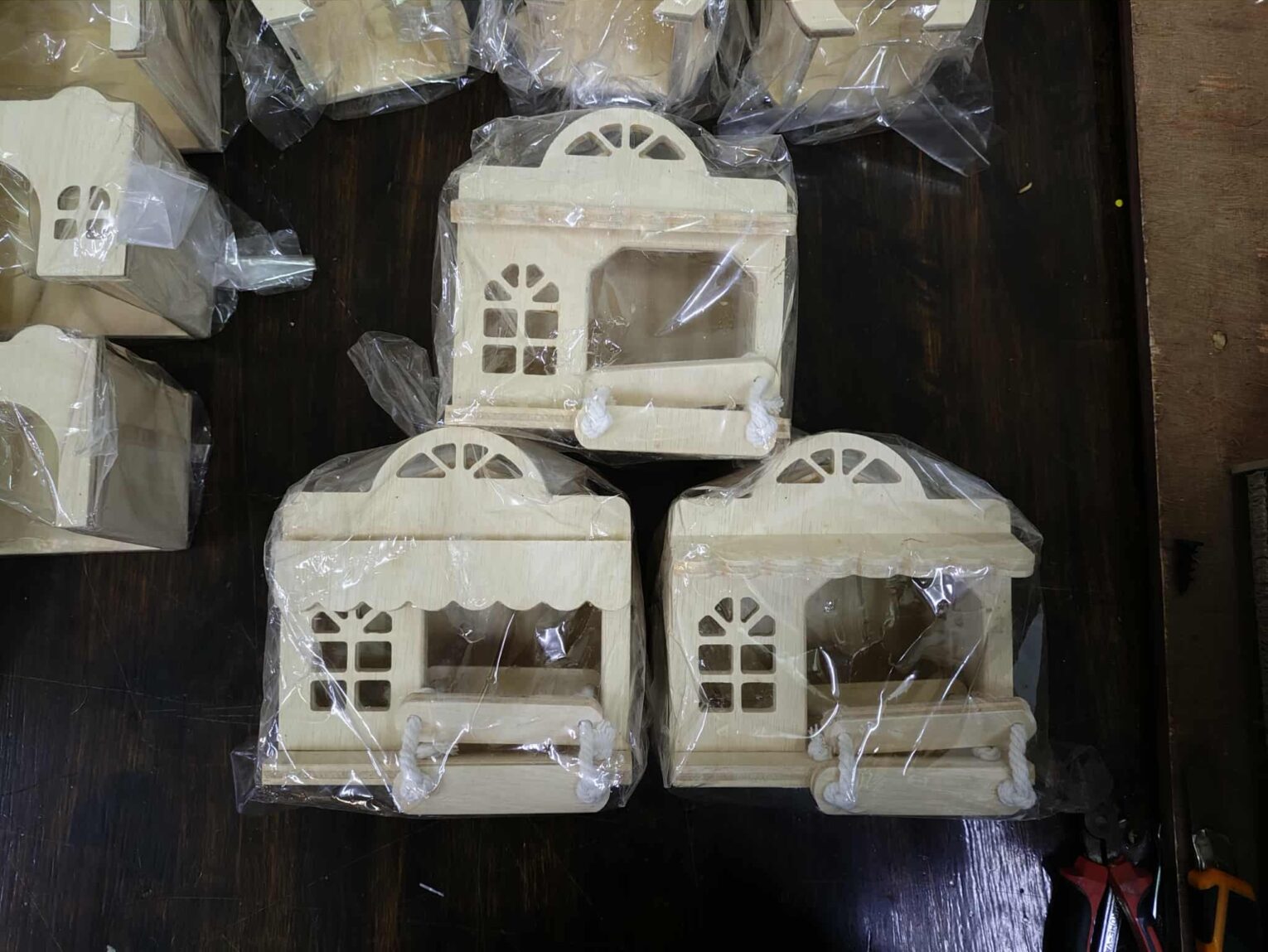 พบคำแนะนำในการเลือกกรงนกที่สมบูรณ์แบบ 9 Wooden Hamster House - บ้านไม้สัตว์เลี้ยงขนาดเล็ก มีบันได แบบที่1
