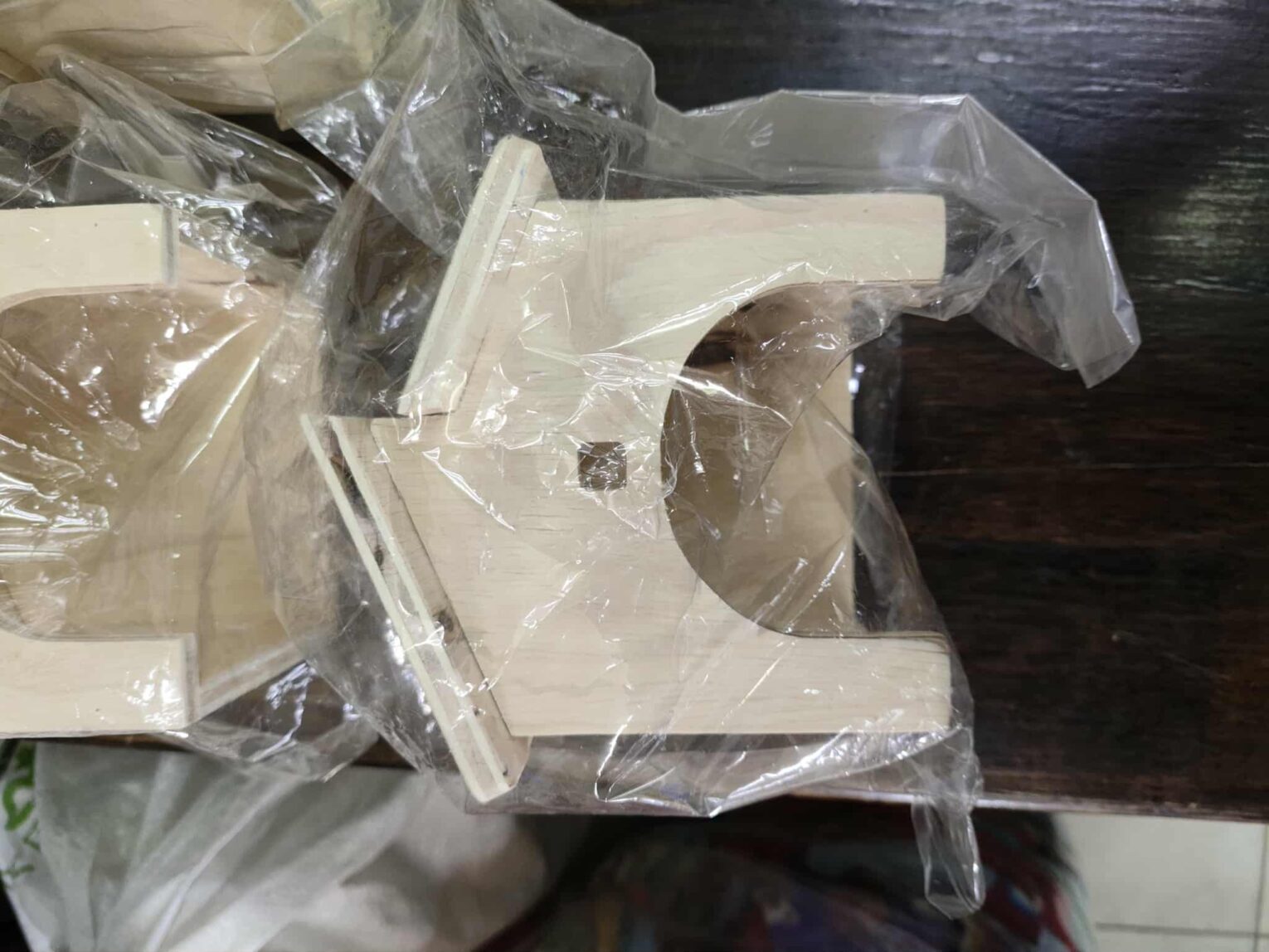 พบคำแนะนำในการเลือกกรงนกที่สมบูรณ์แบบ 9 Wooden Hamster House - บ้านไม้แฮมสเตอร์ หลังคาต่างระดับ