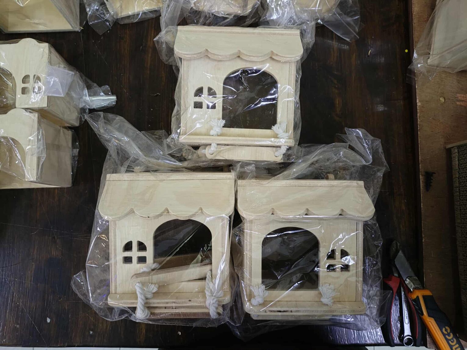 พบคำแนะนำในการเลือกกรงนกที่สมบูรณ์แบบ 9 Wooden Hamster House - บ้านไม้สัตว์เลี้ยงขนาดเล็ก มีบันได แบบที่3