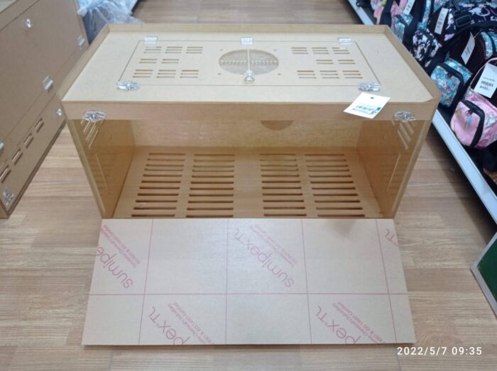Petz World Acrylic Box - กล่องอะคริลิคเลี้ยงสัตว์ (24"X12"X15") (056844)