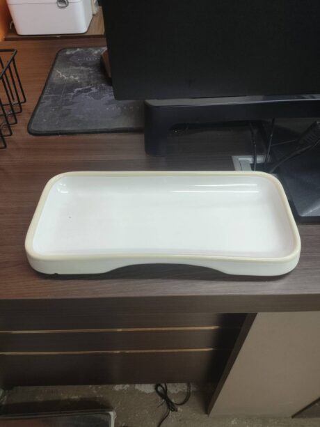 White rectangular tray