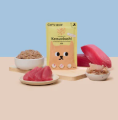 Cats Taste Pouch Tuna Topped With Katsuobushi Jelly - อาหารแมวเปียกสูตรปลาทูน่าหน้าปลาโออบแห้งในเยลลี่ 70g (344830)