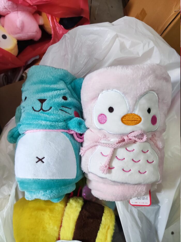 พบคำแนะนำในการเลือกกรงนกที่สมบูรณ์แบบ 7 TBD Patcharin Blanket in Front of Penguins and Cats - ผ้าห่มหน้าแพนกวินและแมว (387927)