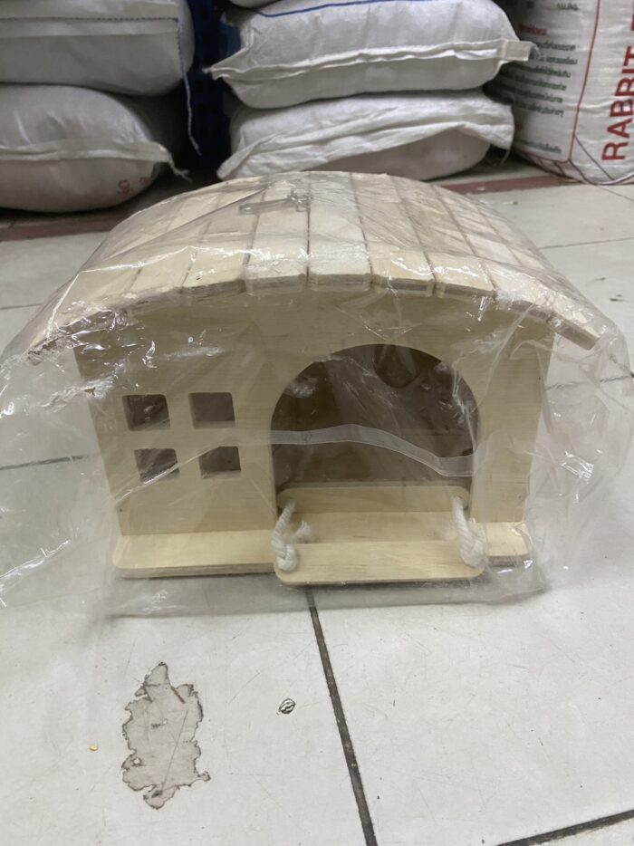 พบคำแนะนำในการเลือกกรงนกที่สมบูรณ์แบบ 10 Big Roof House - บ้านไม้หลังคาโค้งใหญ่ (408168)