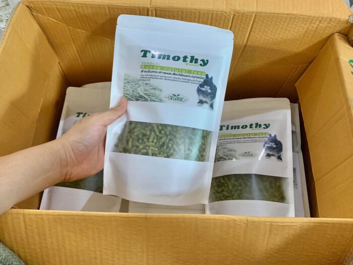 E34DF3B1-C78E-4136-90F3-9566576DFF8B Timothy Pellet Bunny Natural Feed - ทิโมธีอัดเม็ดสำหรับสัตว์ฟันแทะ 200g