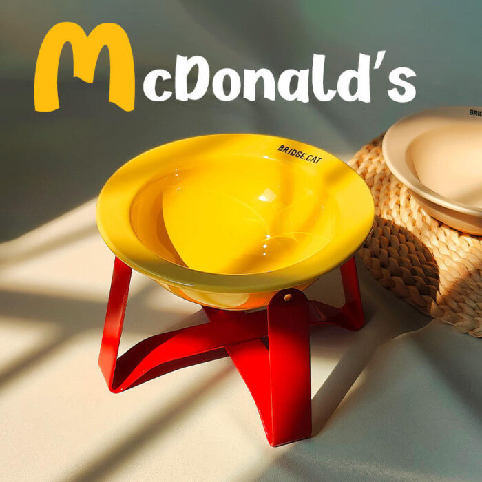 Pet Bowl Elevated Ceramic Mcdonald's - ชามอาหารเซรามิกสำหรับสัตว์เลี้ยง แบบยกสูง ลายแมคโดนัลด์ (525031)